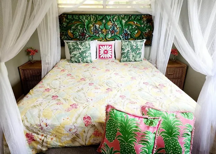 Old Lahaina House-Walk To Town & Beach!